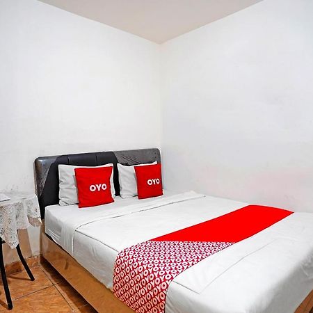 Hotel OYO 91390 Kost Grand Royal Elite Surabaya Exterior foto
