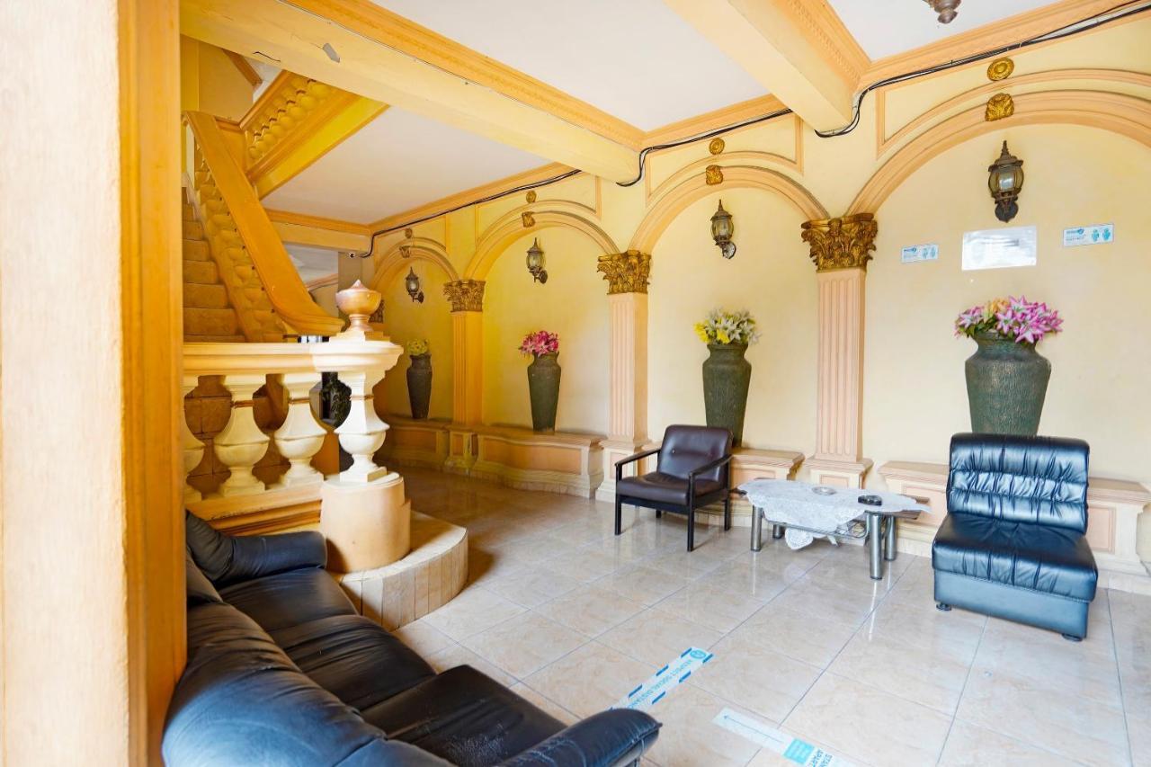 Hotel OYO 91390 Kost Grand Royal Elite Surabaya Exterior foto
